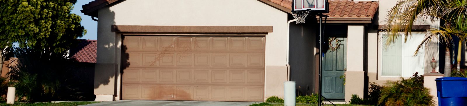 Residential home in Goodyear, AZ with a double garage door and basketball hoop in driveway